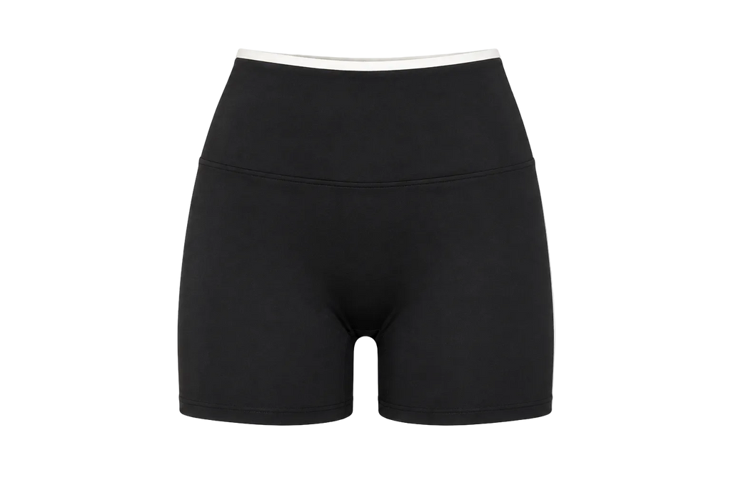 Outline shorts | Black